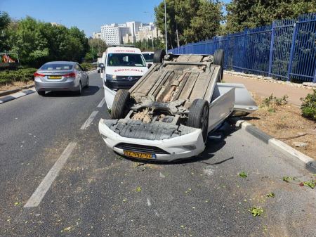 الناصرة : اصابة بانقلاب مركبة على طريق نوف هجليل
